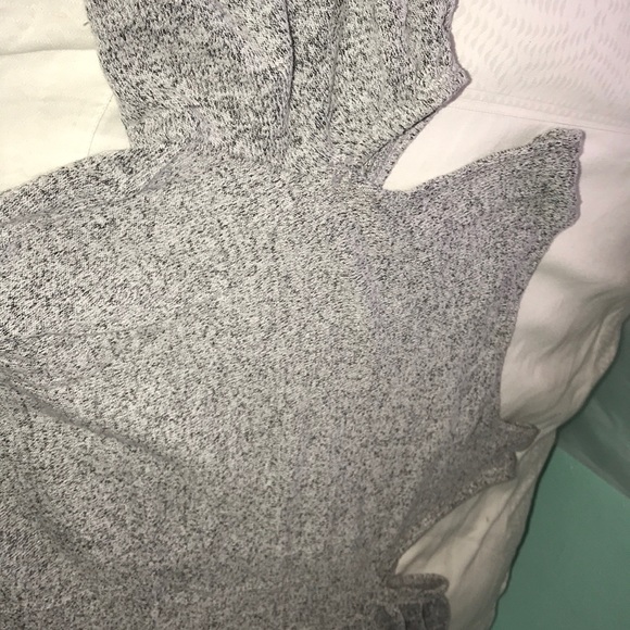 Abercrombie cold shoulder shirt - Picture 4 of 4